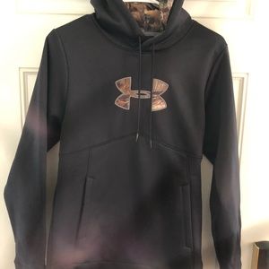 Under Armour Sweatshirt! Like new barely worn. XS